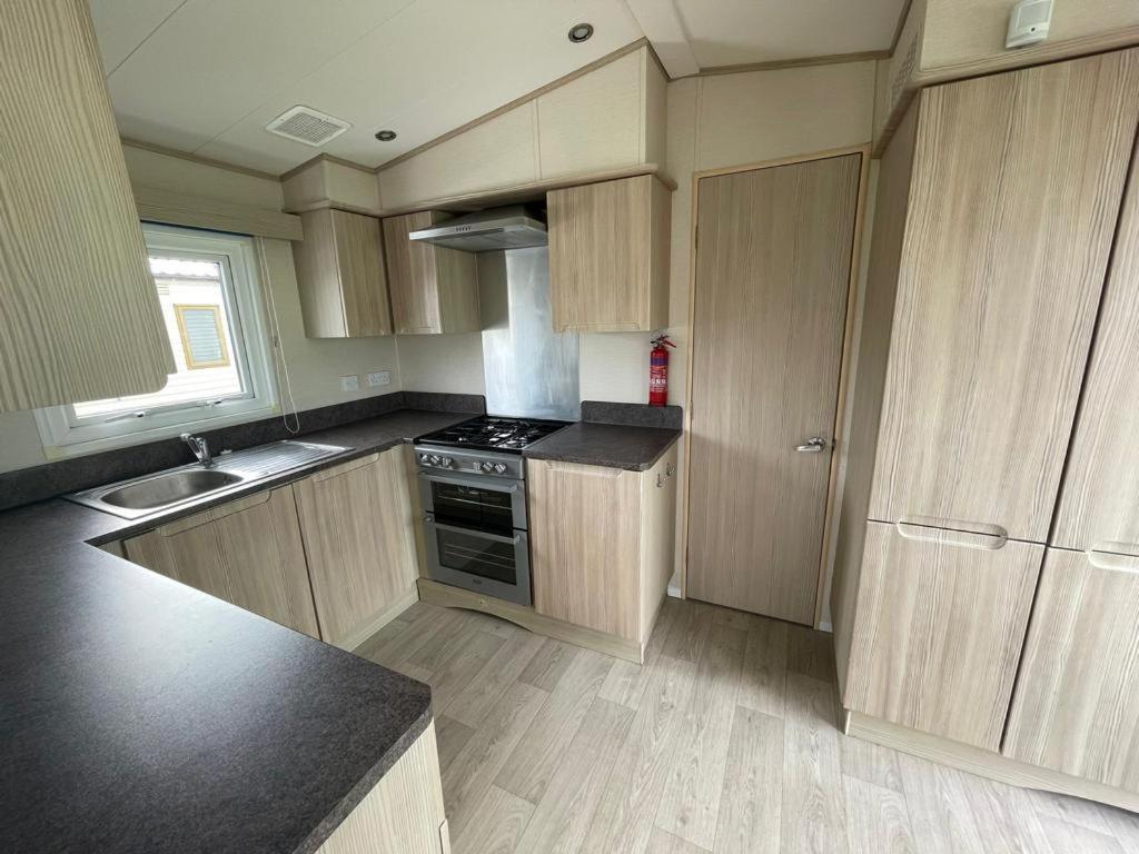 Pg177 Golden Palm Resort 8 Berth Caravan With Decking Chapel Saint Leonards Exterior photo